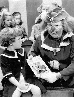 Bob Porter as Cousin Cupcake in the Gallery (Courtesy: Bob Porter via Tim Hollis)